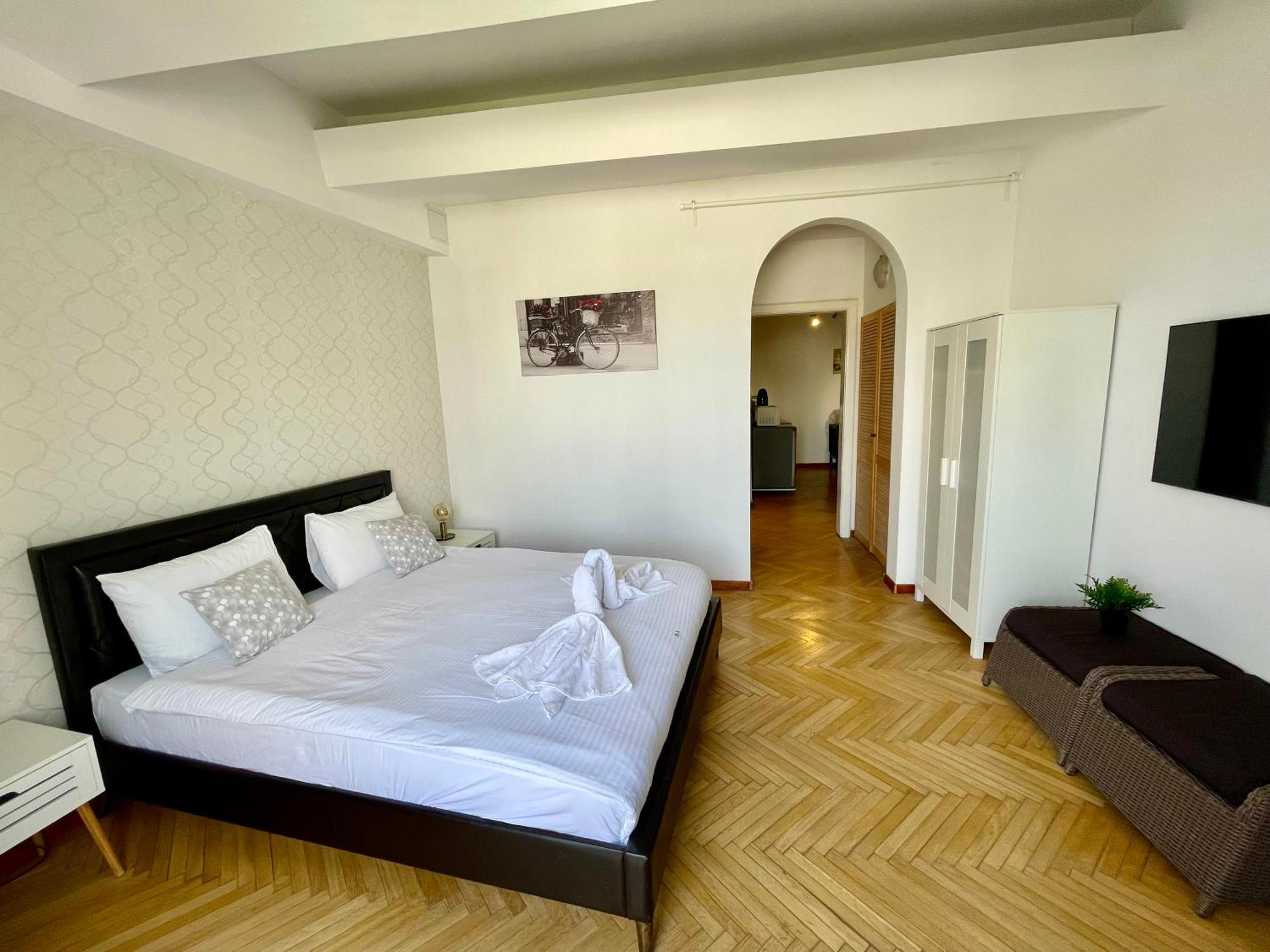 Metropole Apartments - Old City Бухарест Экстерьер фото