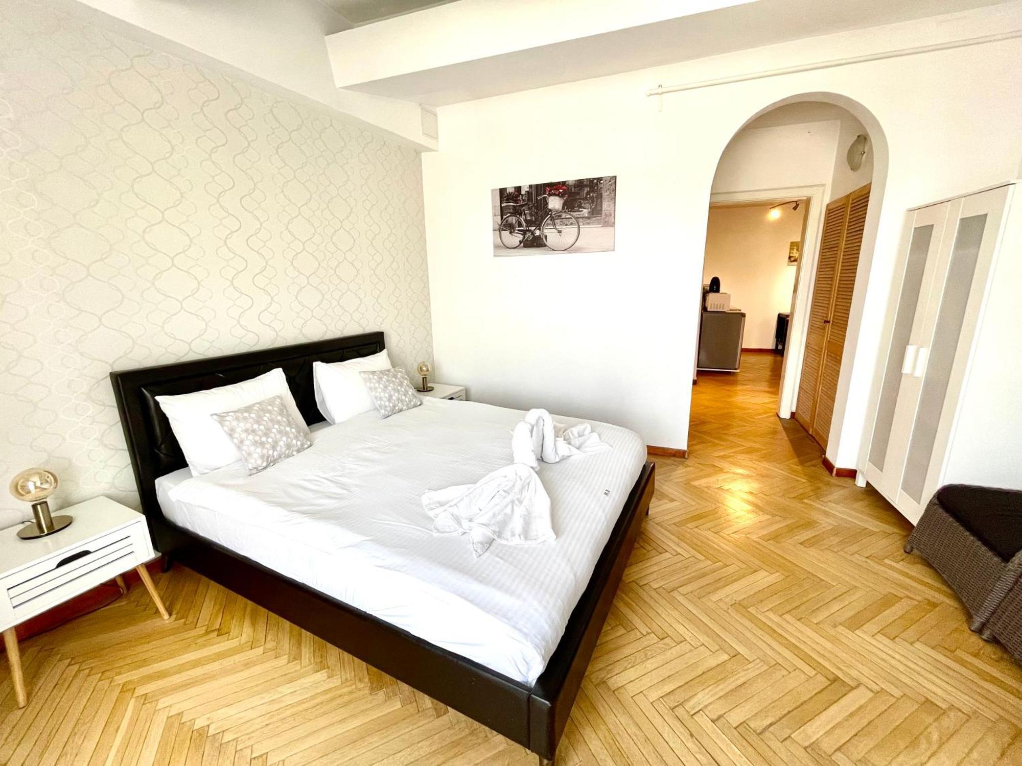 Metropole Apartments - Old City Бухарест Экстерьер фото
